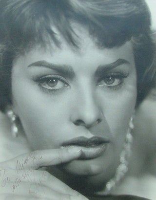 Sophia Loren - Signed 11" x 14" matte f inish, close up photo, framed. Fine condition
